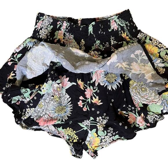 Maaji Black Floral Smocked Waist Ruffle Skort Medium - Picture 7 of 9